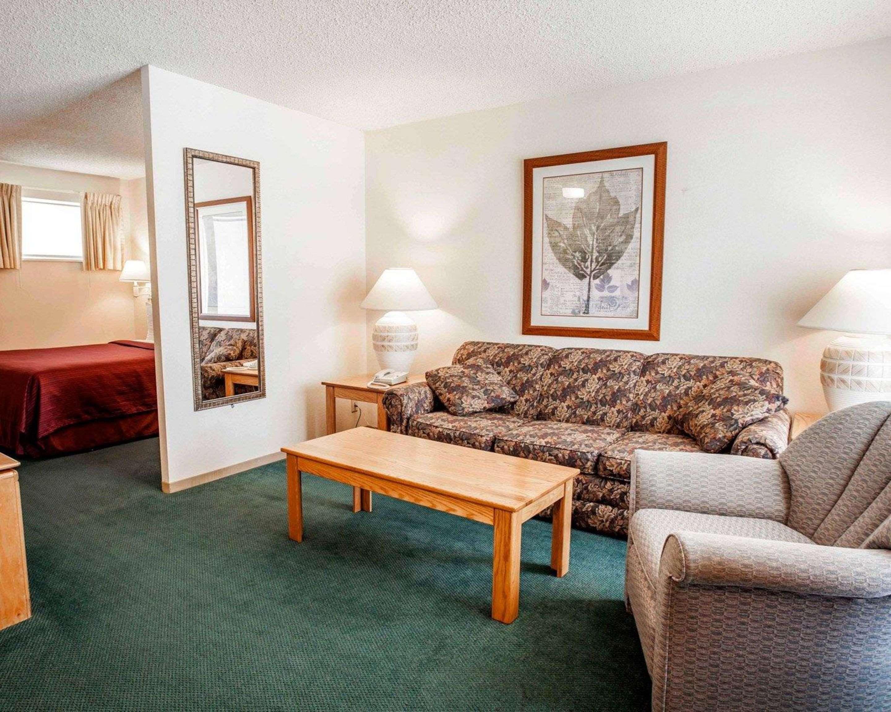 Quality Inn & Suites Bremerton Near Naval Shipyard Exterior photo