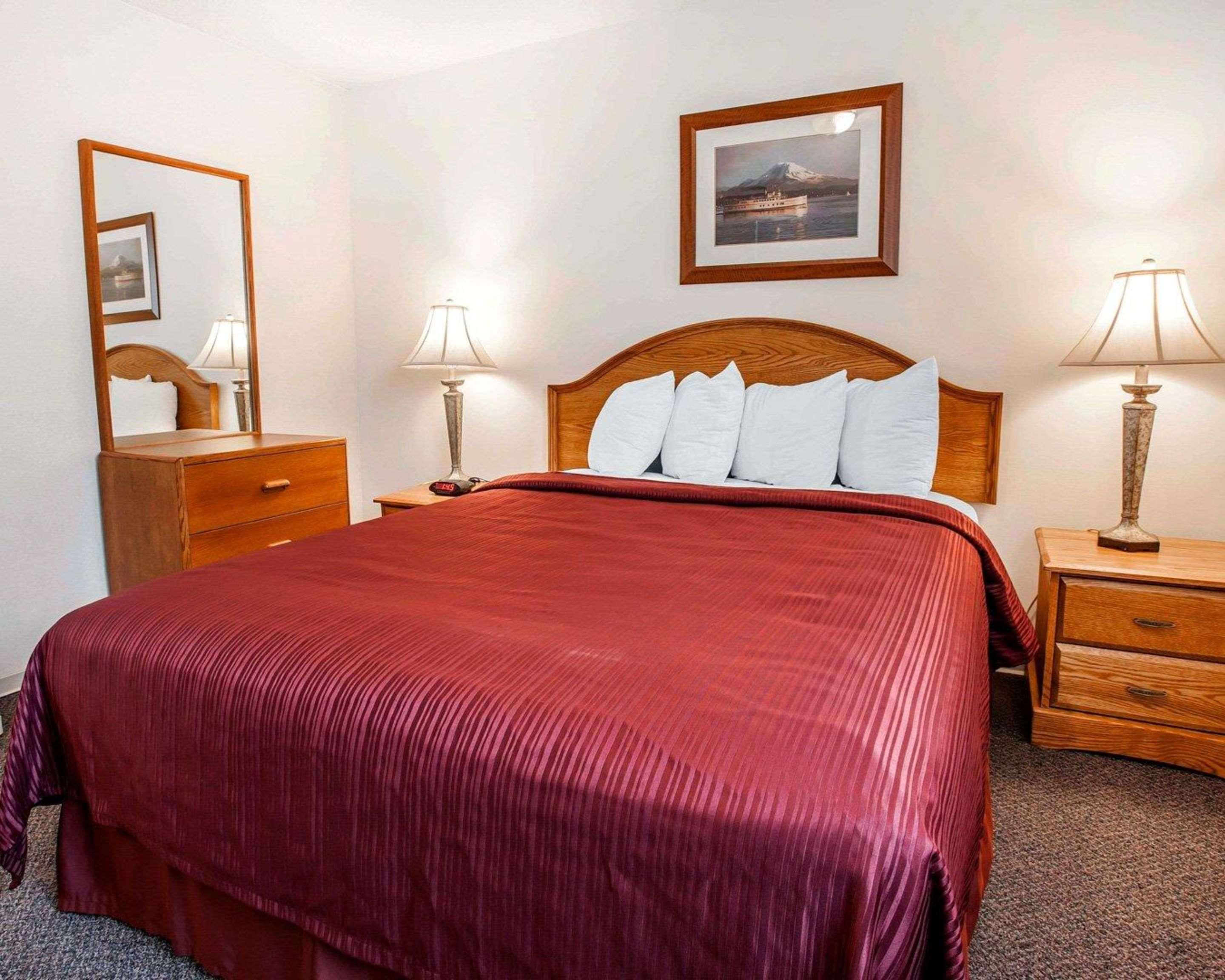 Quality Inn & Suites Bremerton Near Naval Shipyard Exterior photo