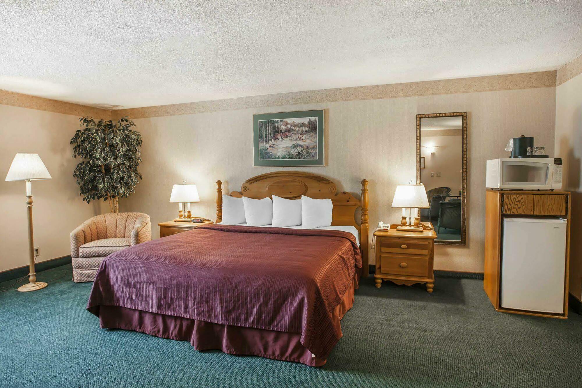 Quality Inn & Suites Bremerton Near Naval Shipyard Exterior photo