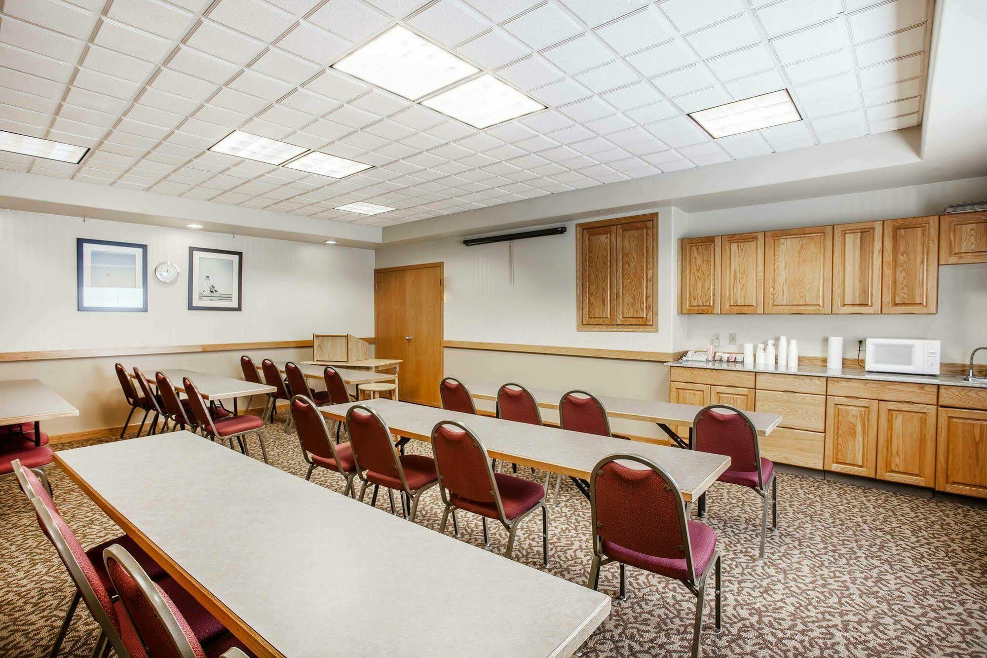 Quality Inn & Suites Bremerton Near Naval Shipyard Exterior photo